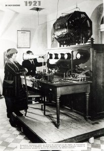Prima trasmissione radiofonica pubblica francese dalla stazione radio di Sainte-Assise il 26 novembre 1921 da French Photographer